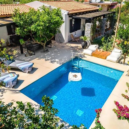 Halo Ligaria Suite 100M Next To The Beach With Private Pool Extérieur photo